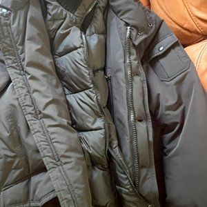 New Moncler Men's Quilted Puffer Jacket in Black